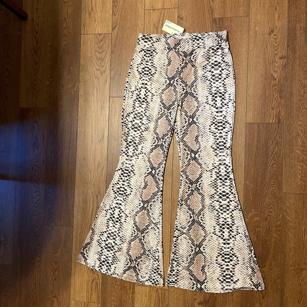 Snake Print Pull-On Pants - Picture 4 of 5